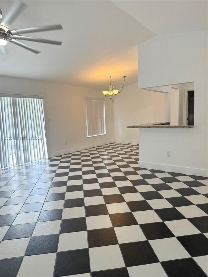 Sw 79th St - Photo 7 of 8