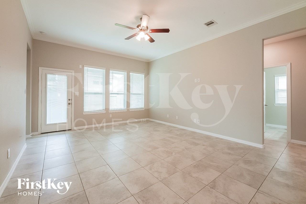 4334 Parkview Terrace Ln - Photo 4 of 16