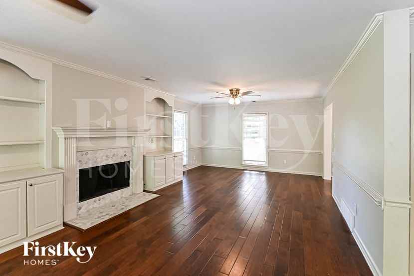 1217 Pinpointe Dr - Photo 2 of 16
