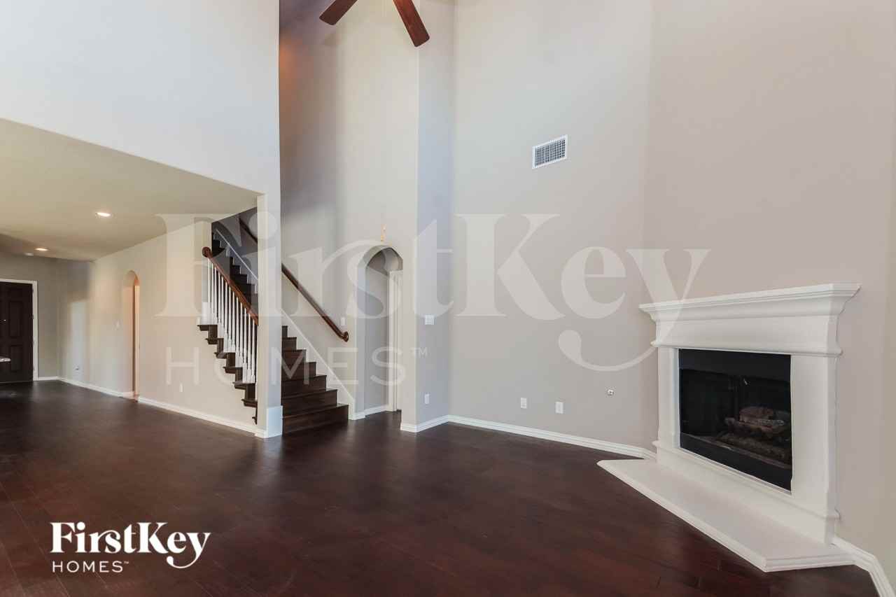 1208 Caney Creek Ln - Photo 3 of 16
