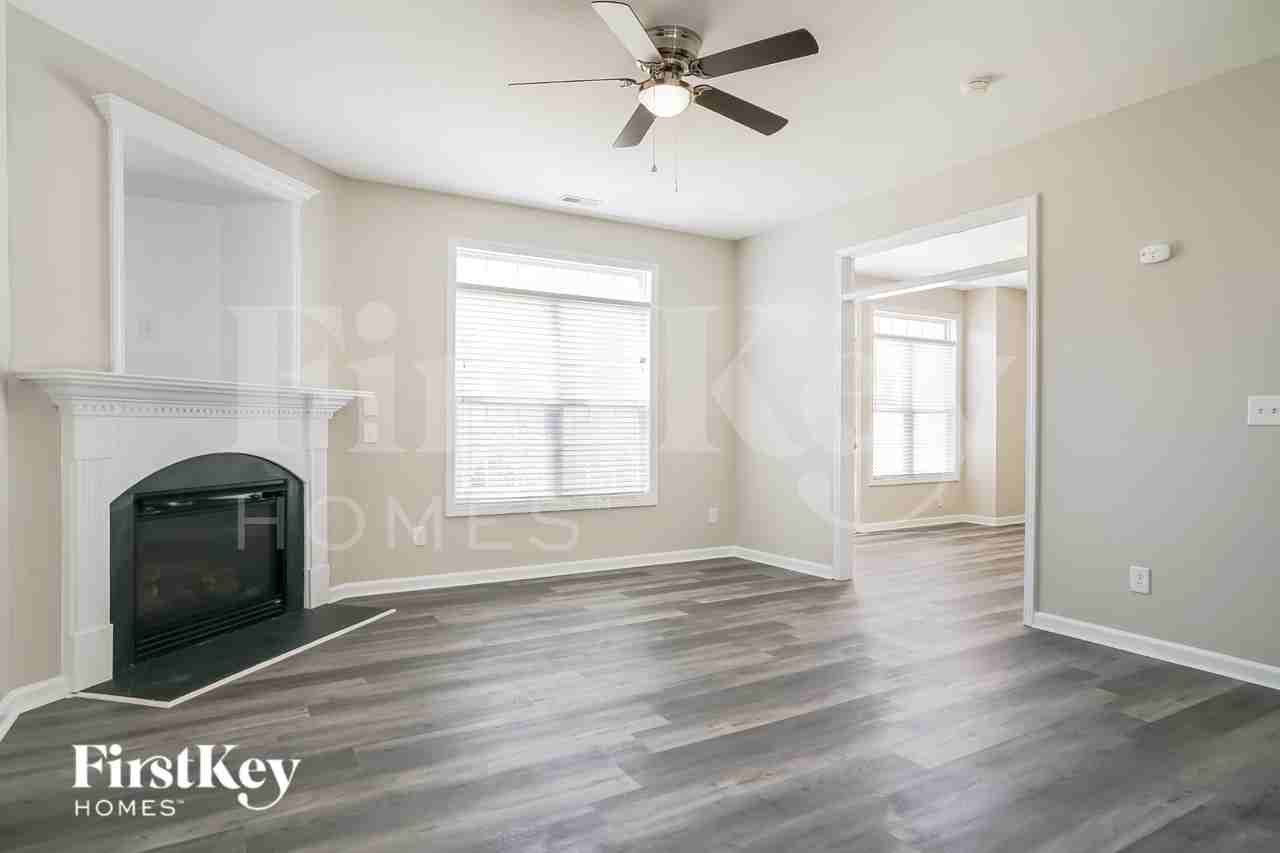 8163 Willowglen Dr - Photo 3 of 15