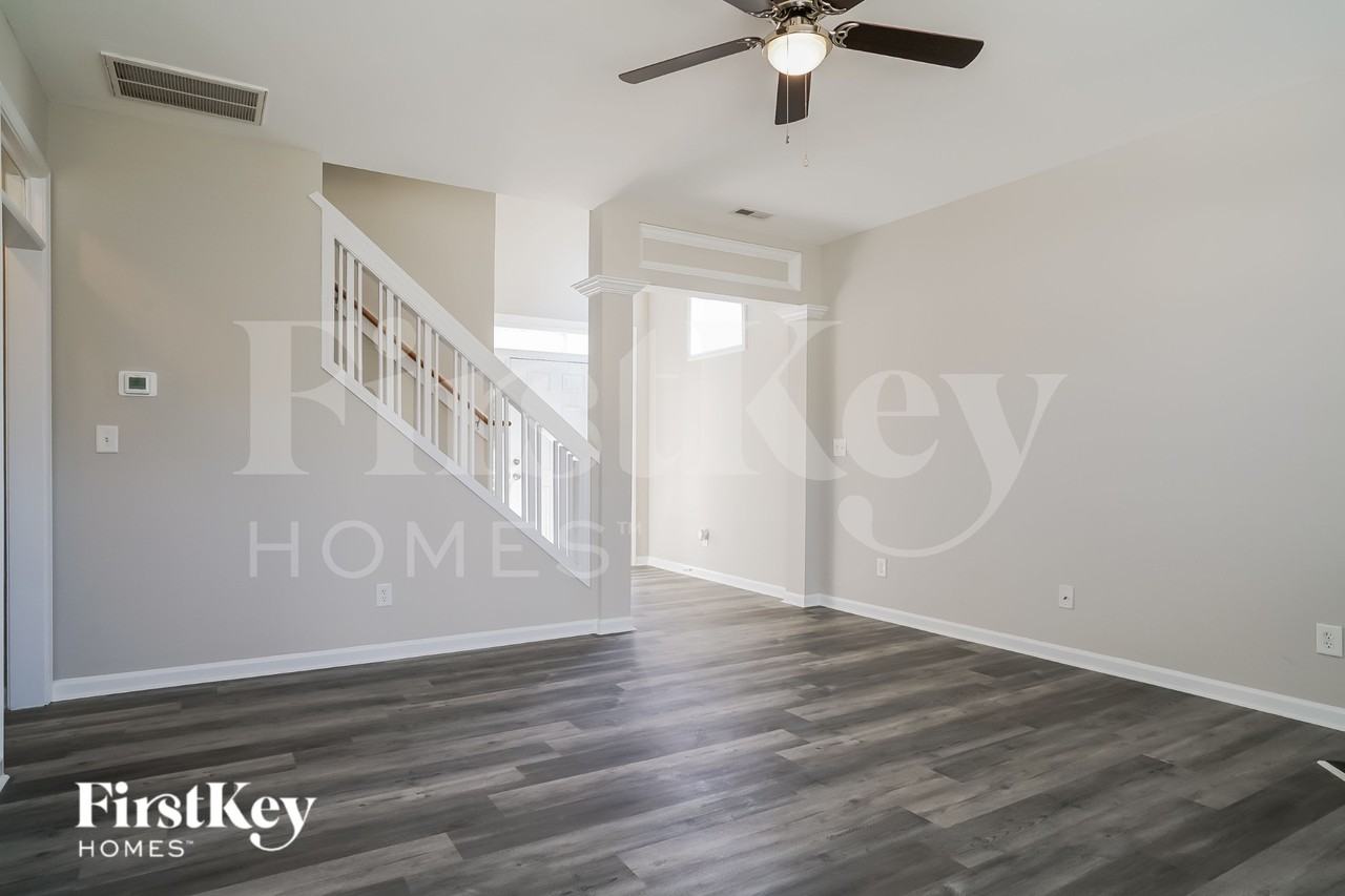 8163 Willowglen Dr - Photo 4 of 15