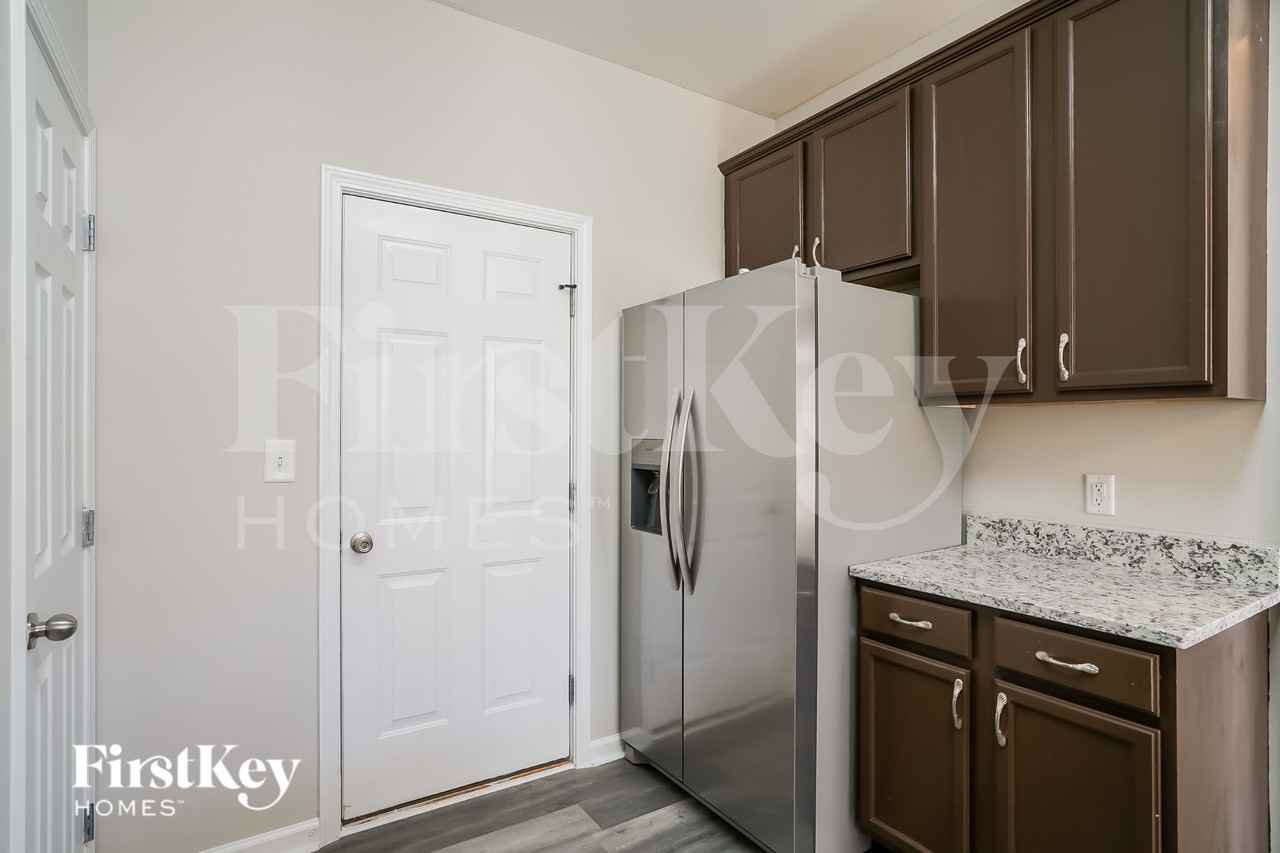 8163 Willowglen Dr - Photo 5 of 15