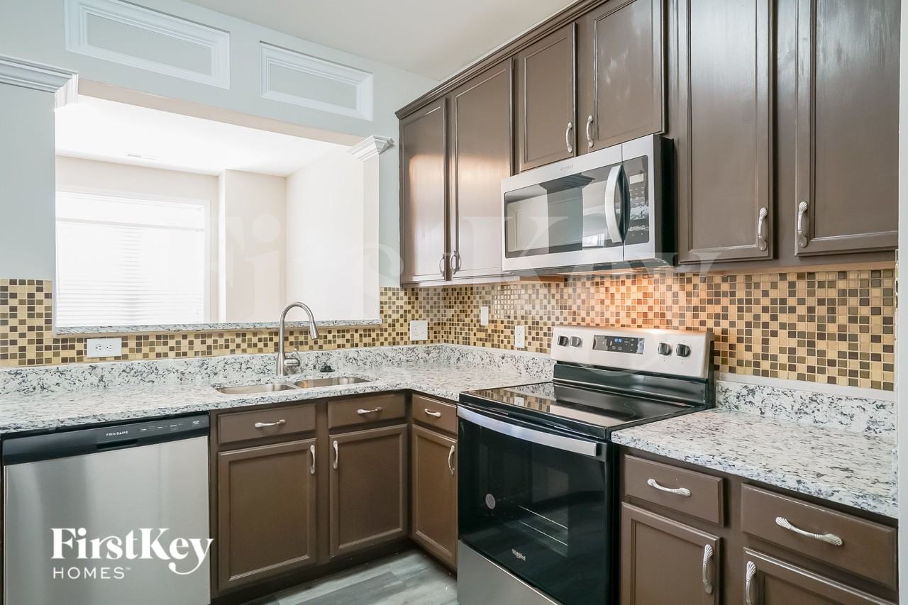 8163 Willowglen Dr - Photo 6 of 15