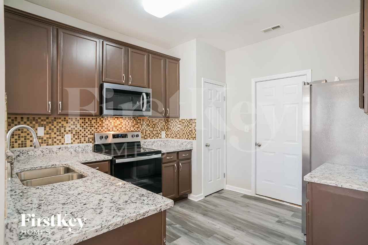 8163 Willowglen Dr - Photo 7 of 15