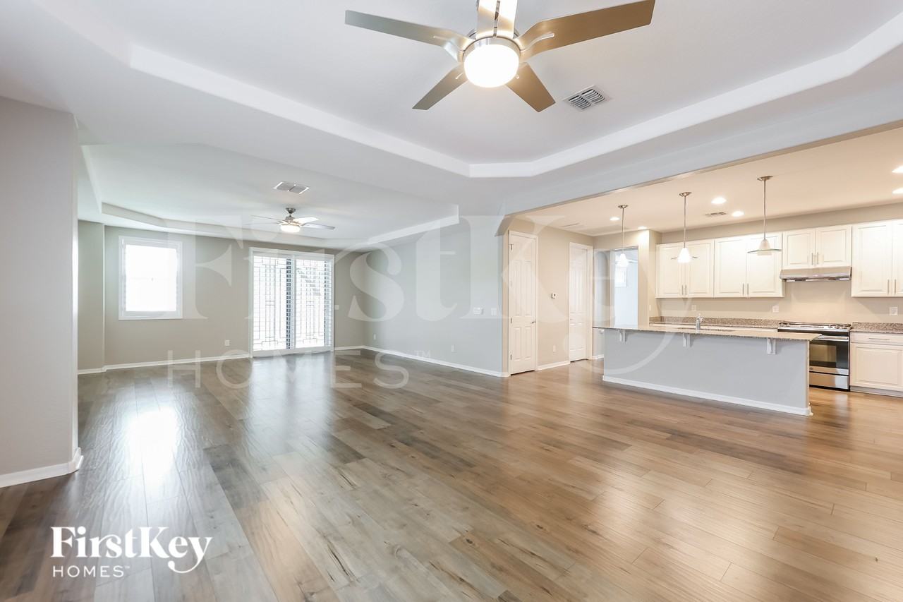 4205 W Magdalena Ln - Photo 5 of 16