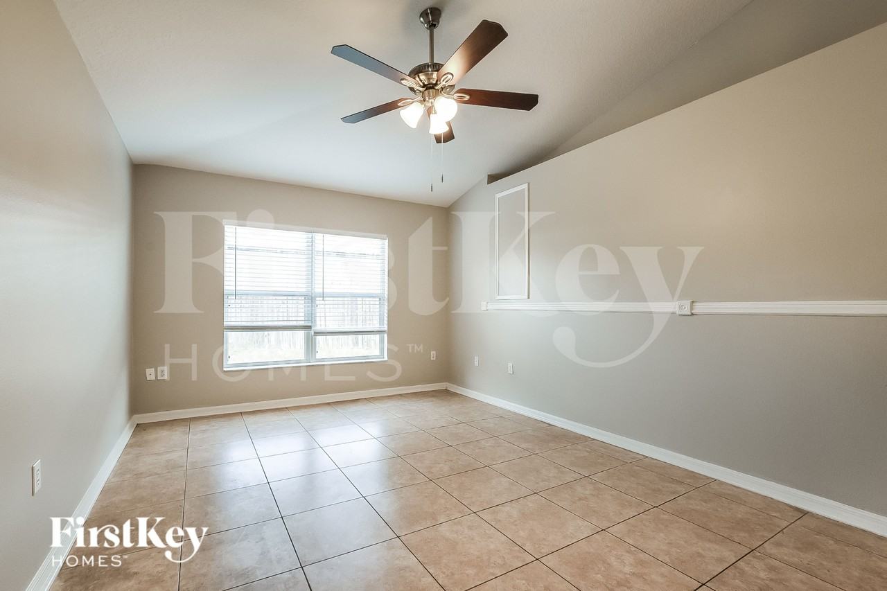 1564 Deerfield Ave - Photo 2 of 19