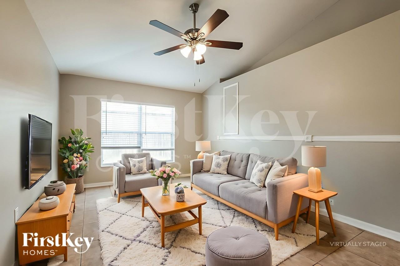 1564 Deerfield Ave - Photo 3 of 19