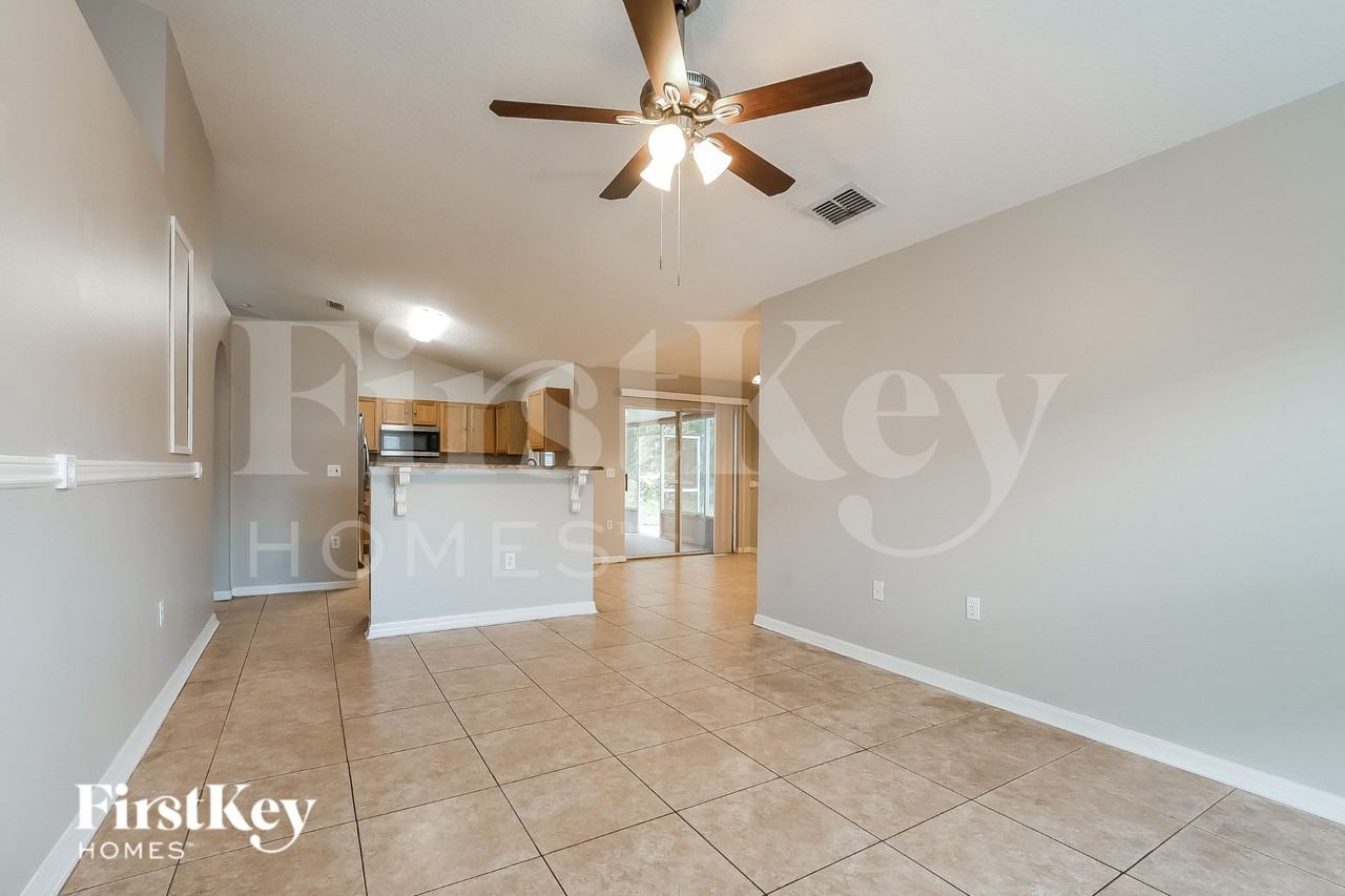 1564 Deerfield Ave - Photo 4 of 19