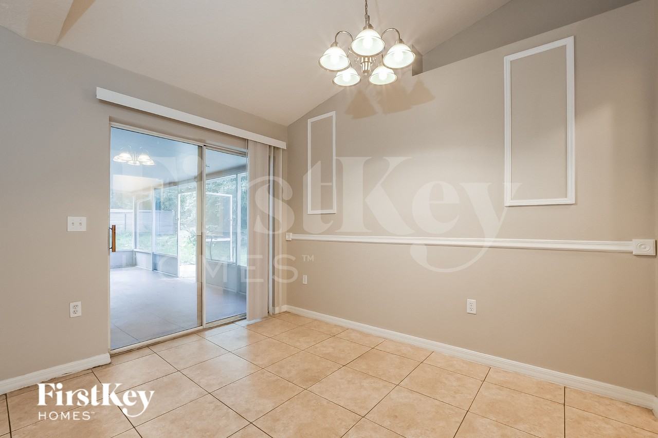 1564 Deerfield Ave - Photo 5 of 19