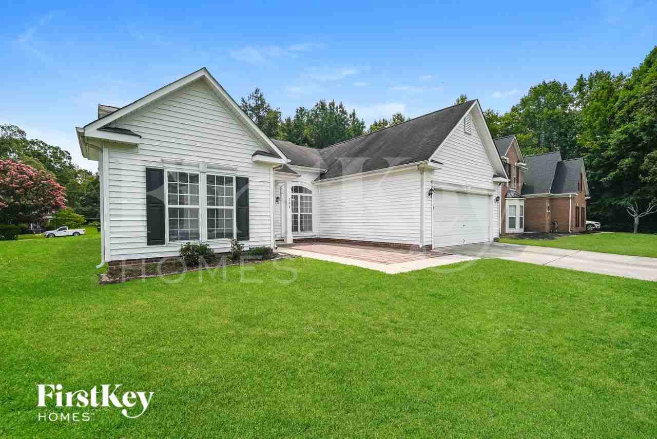 731 Georgie St - Photo 2 of 19