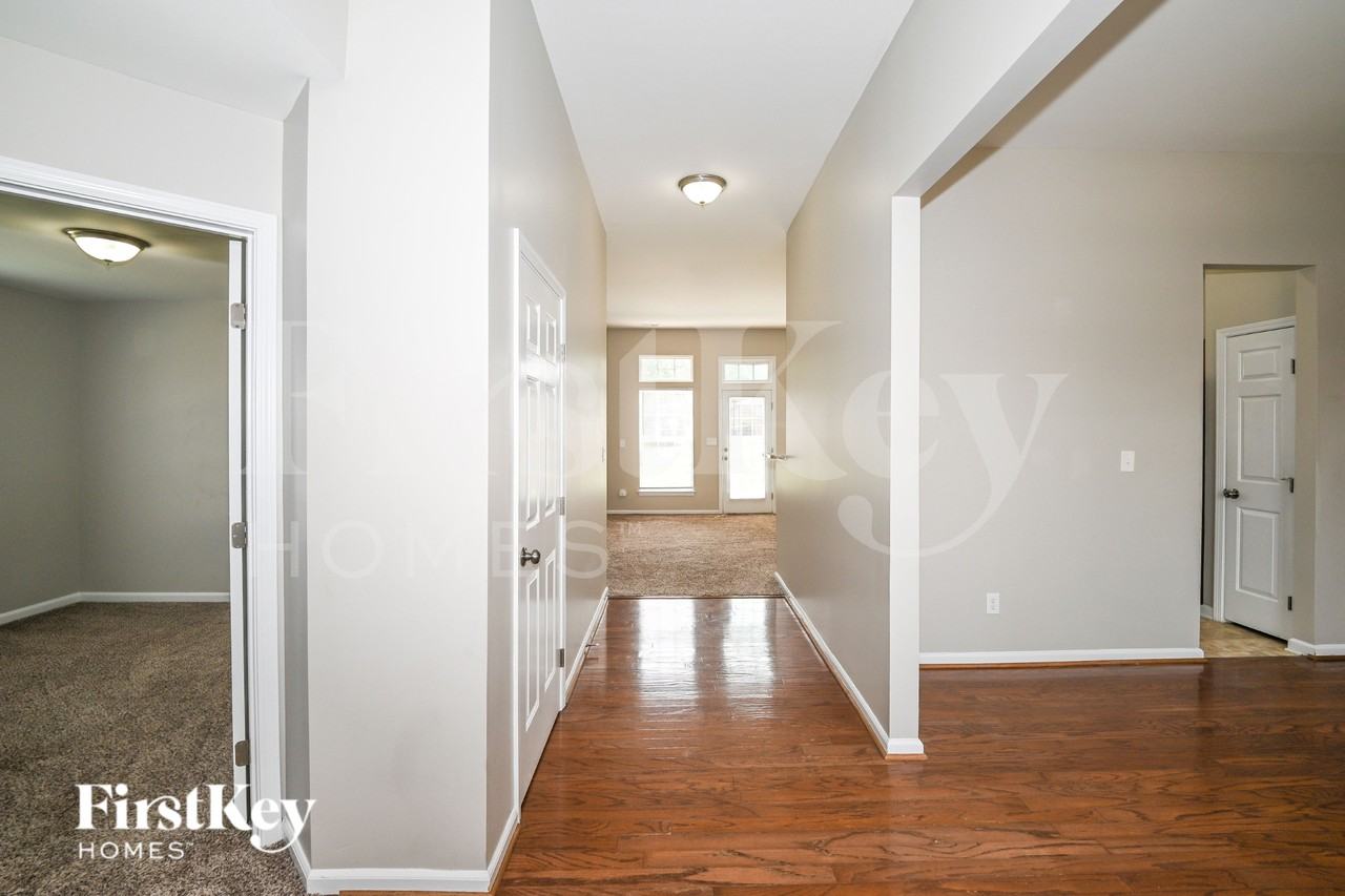 731 Georgie St - Photo 3 of 19