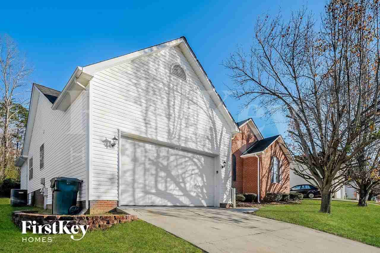 8 Whitaker Pl - Photo 2 of 15