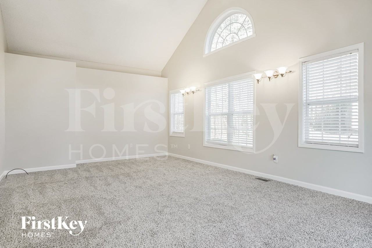 8 Whitaker Pl - Photo 3 of 15