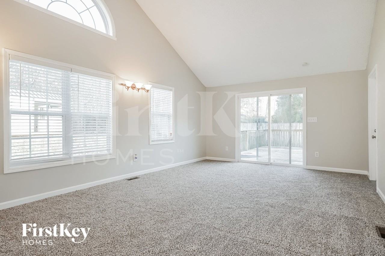 8 Whitaker Pl - Photo 4 of 15
