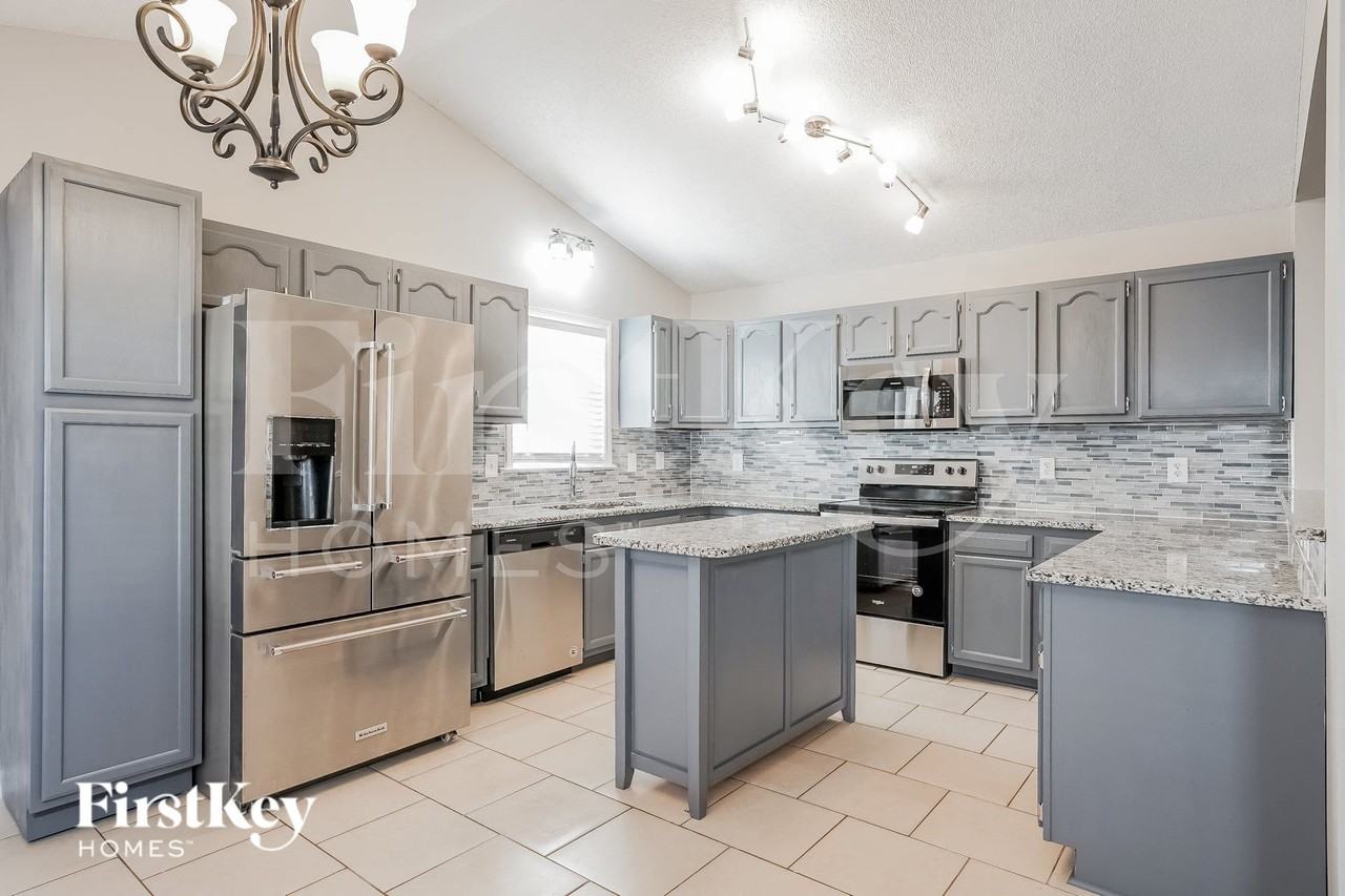 8 Whitaker Pl - Photo 7 of 15