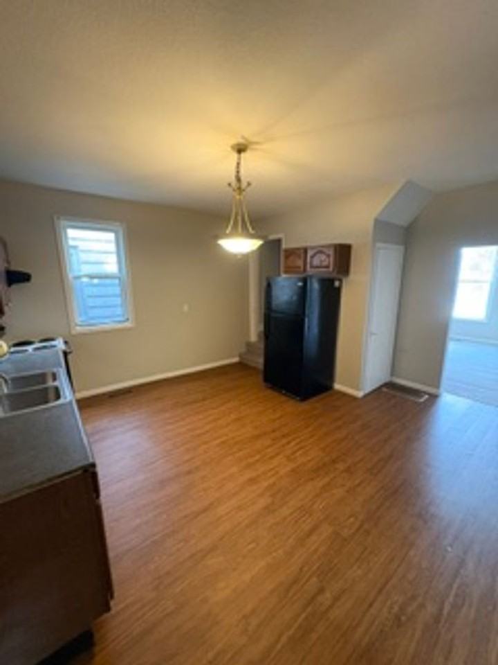 510 W Columbia Ter - Photo 4 of 17