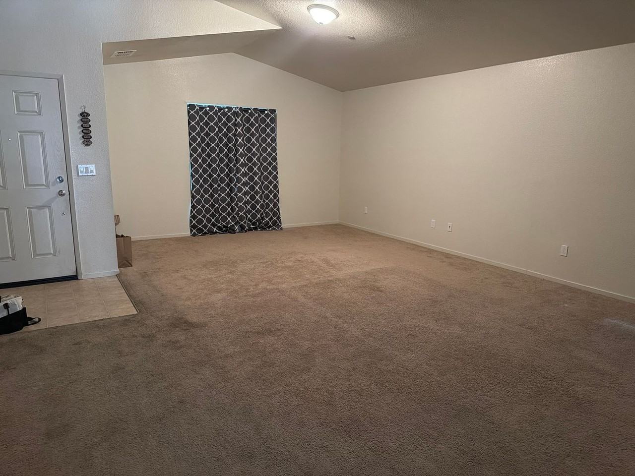 276 Paige Ct - Photo 3 of 18