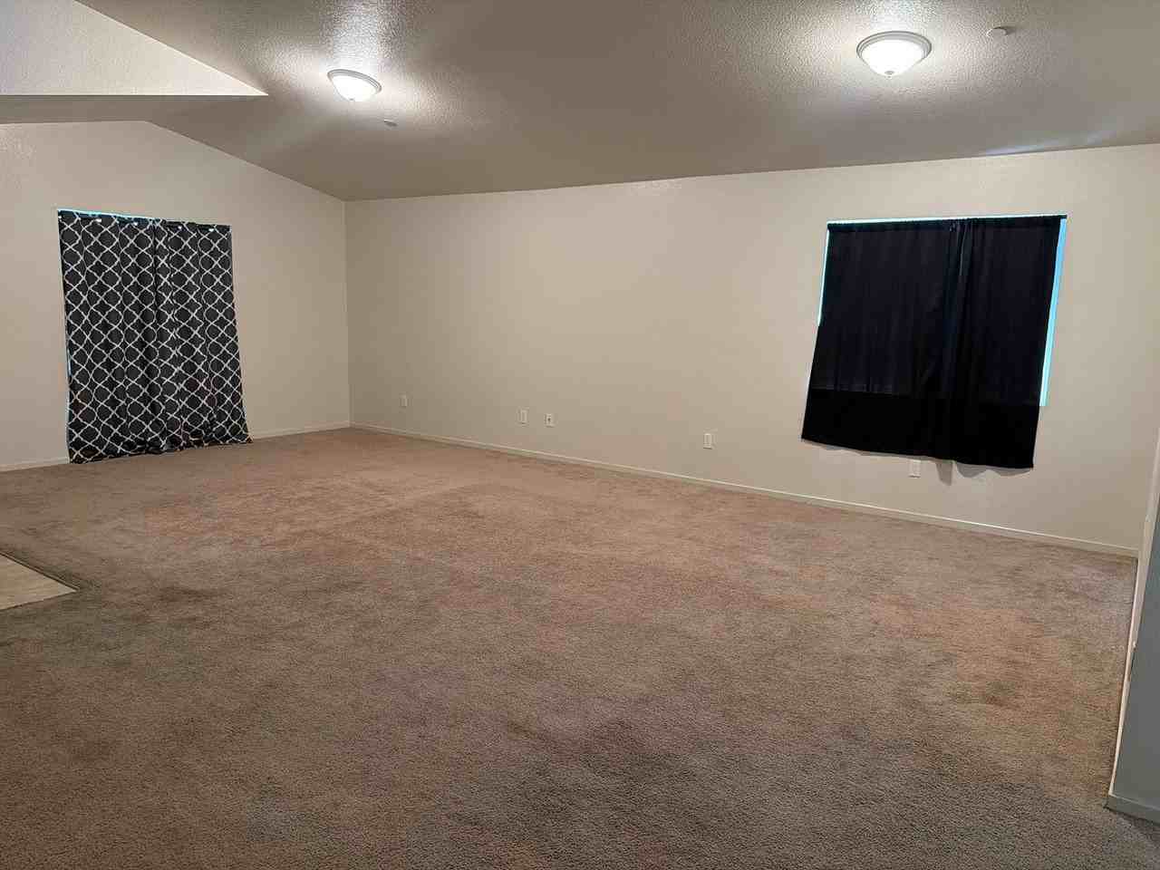 276 Paige Ct - Photo 4 of 18