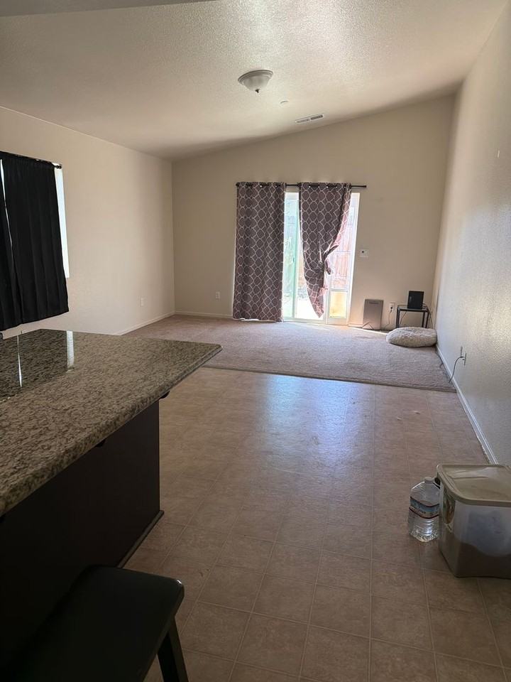 276 Paige Ct - Photo 5 of 18