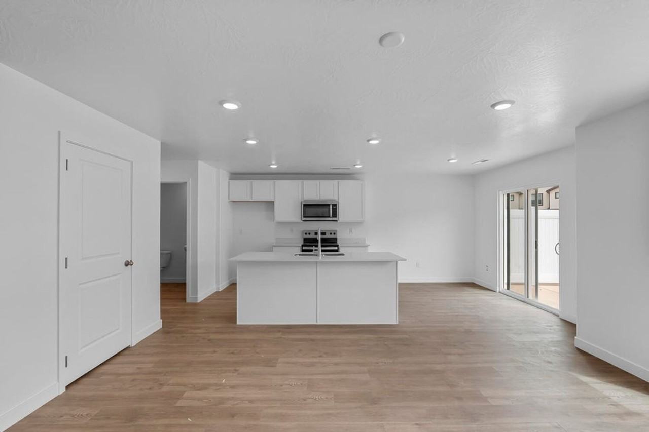 2133 S Wolverine Way - Photo 7 of 39