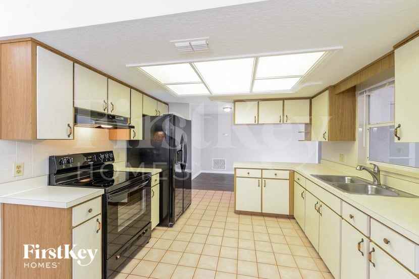 3103 Branchville Dr - Photo 6 of 16