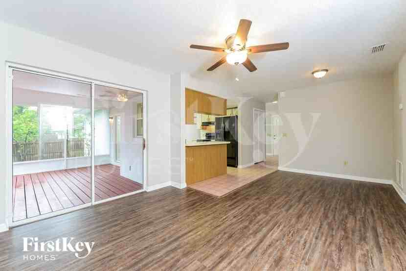 3103 Branchville Dr - Photo 7 of 16