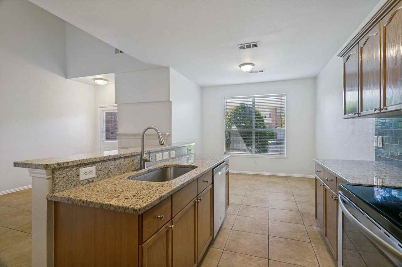 1519 Barbara Dr - Photo 4 of 12