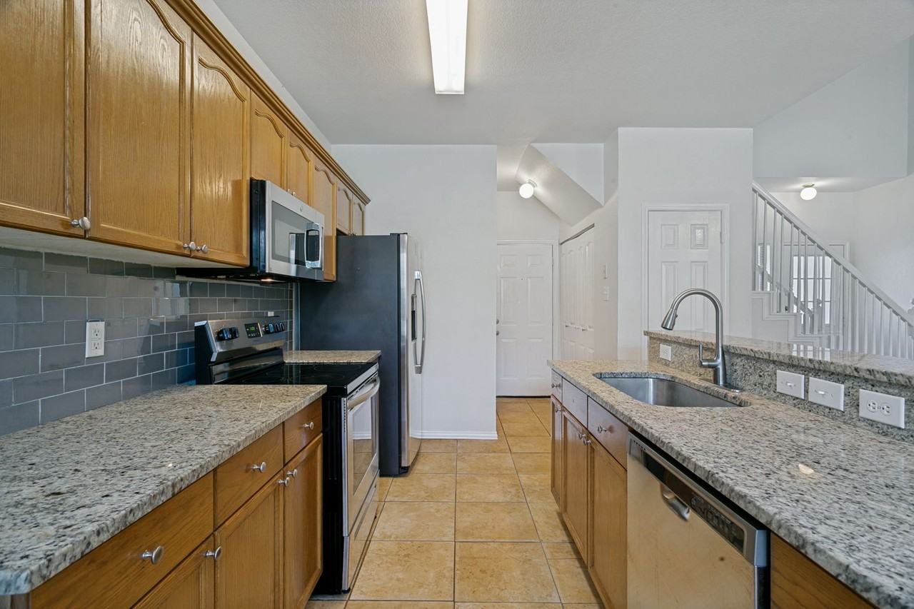1519 Barbara Dr - Photo 5 of 12