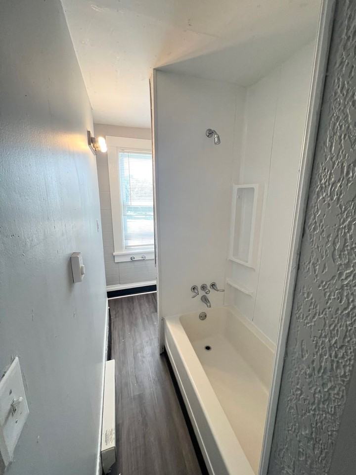 1214 Ann St - Photo 4 of 18