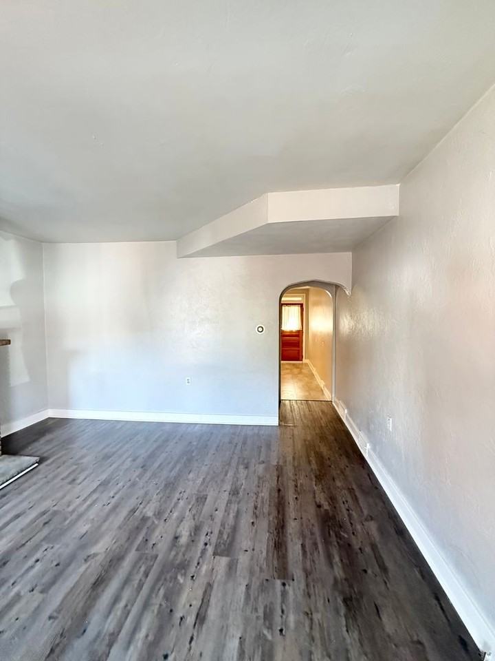 134 43 1/2 St - Photo 3 of 16