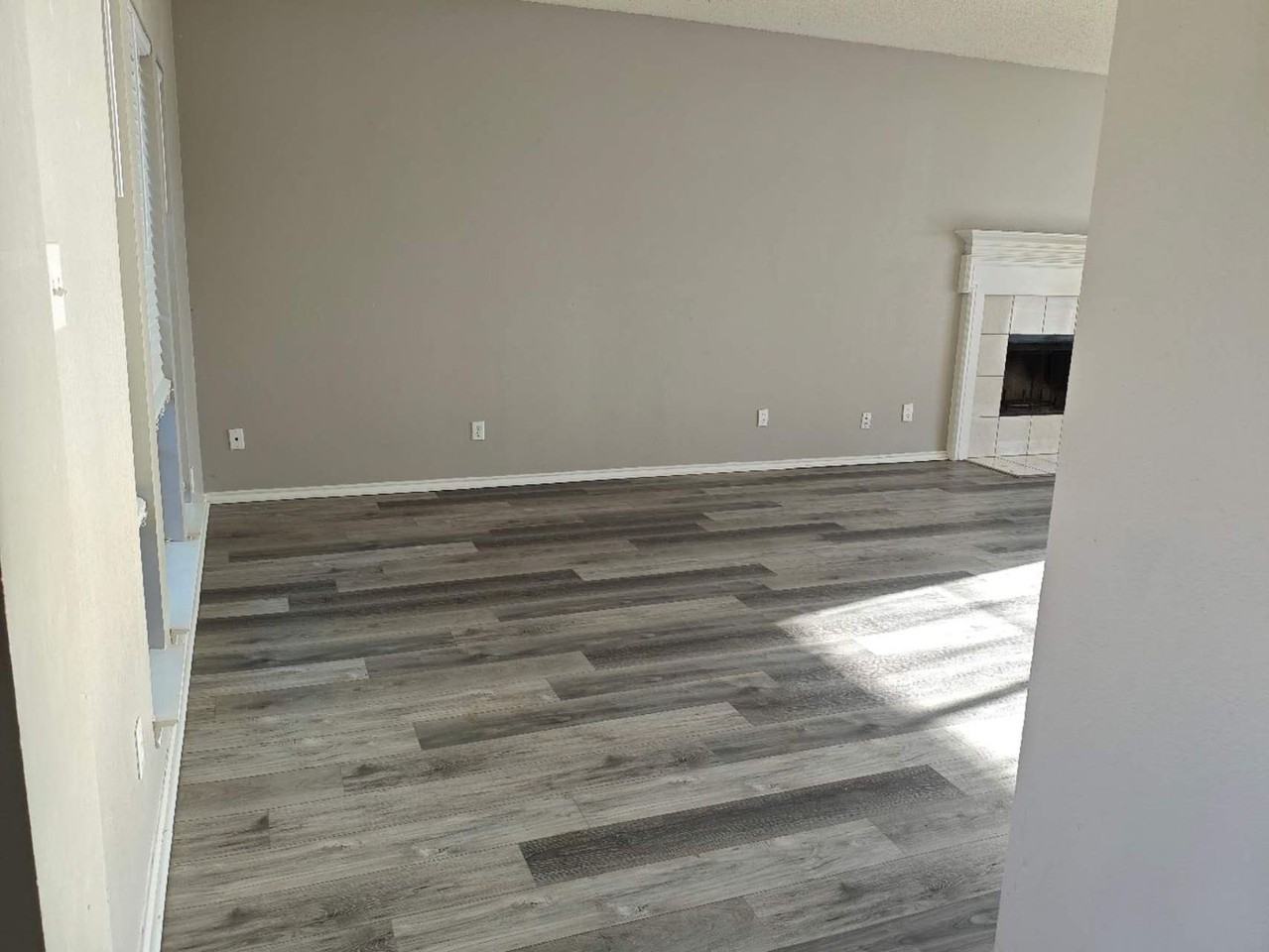 1423 Lakeshore Dr - Photo 2 of 27