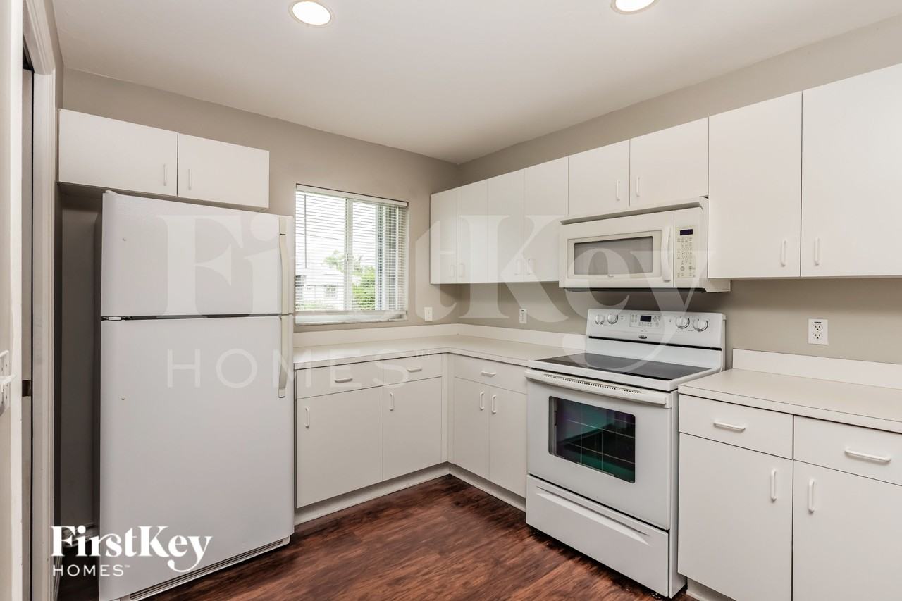 8097 Albatross Rd - Photo 4 of 16