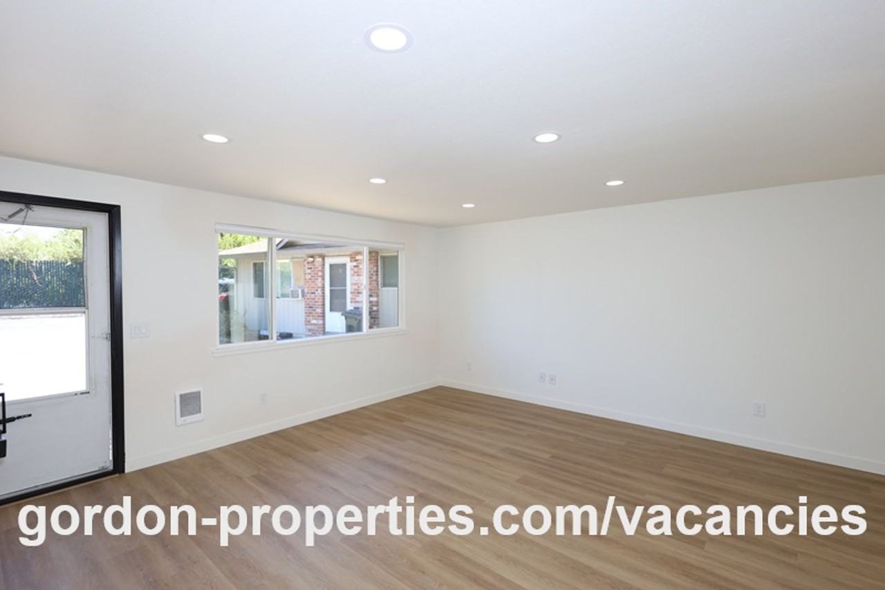 8960 Se Tolbert St #2 - Photo 3 of 25