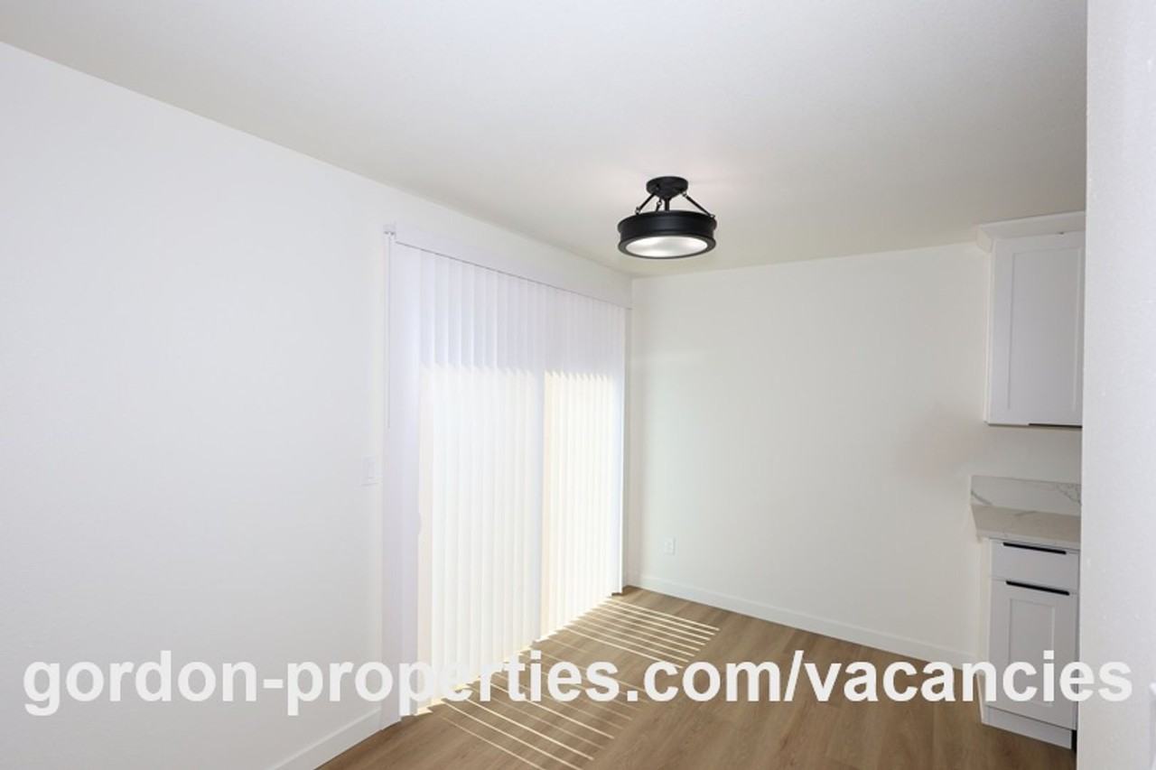 8960 Se Tolbert St #2 - Photo 6 of 25