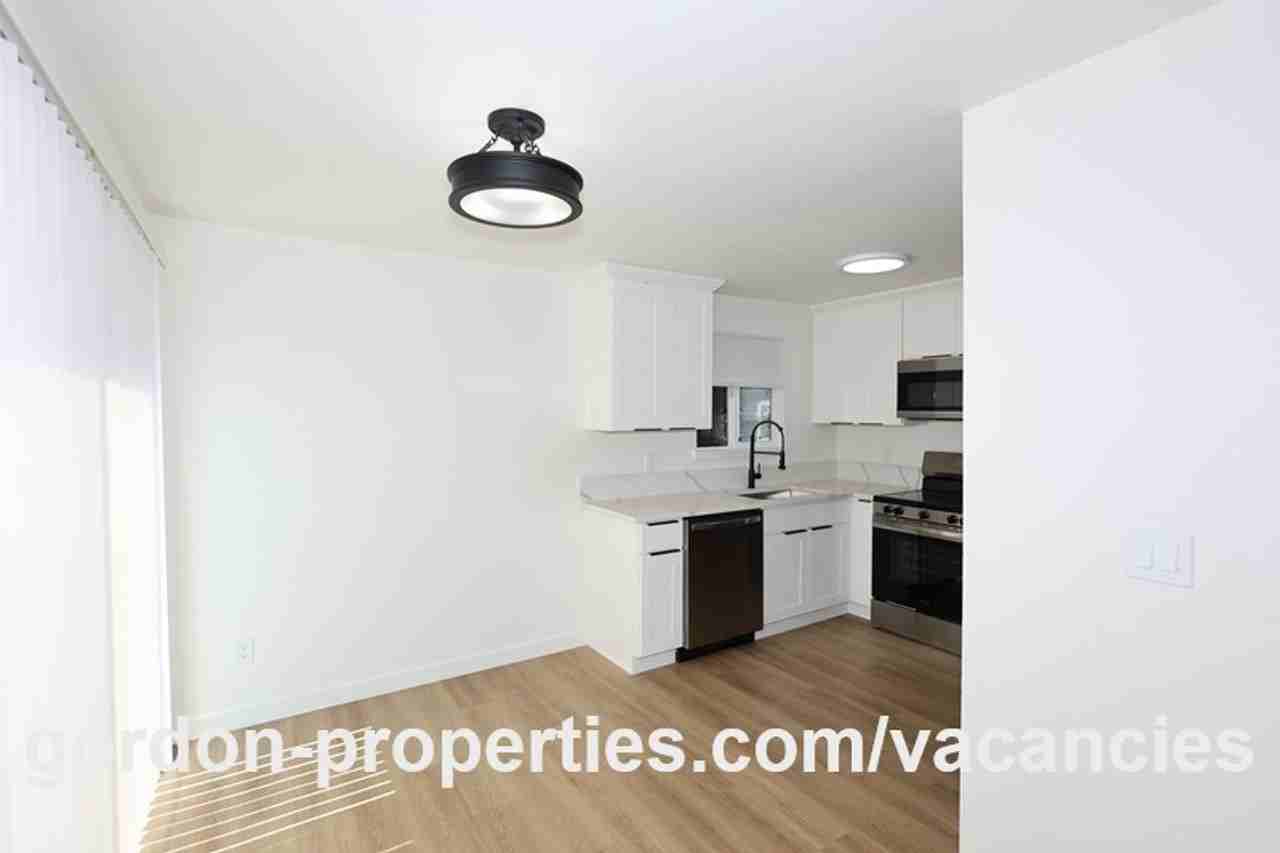 8960 Se Tolbert St #2 - Photo 7 of 25