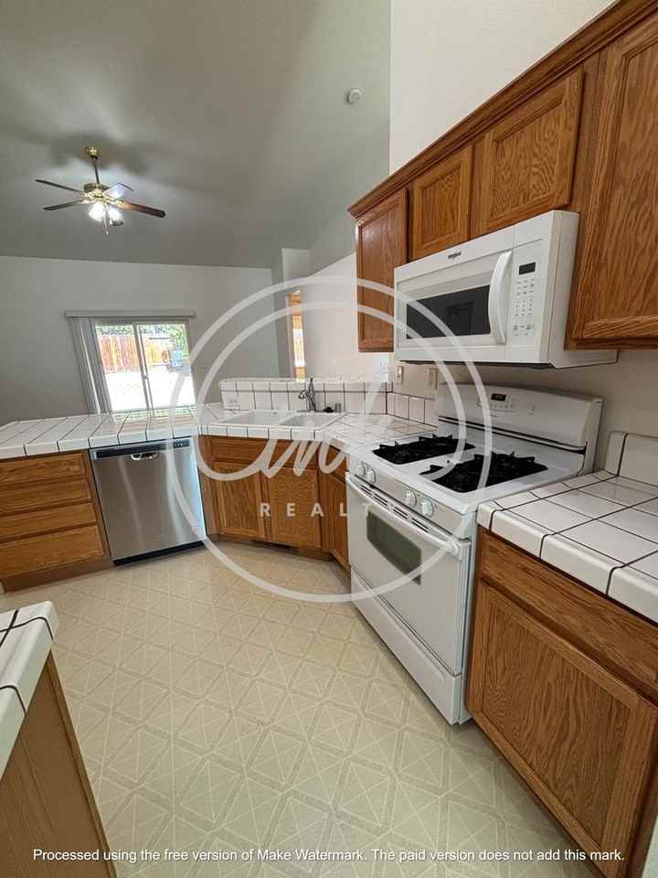 1481 Harvest Ave - Photo 5 of 20