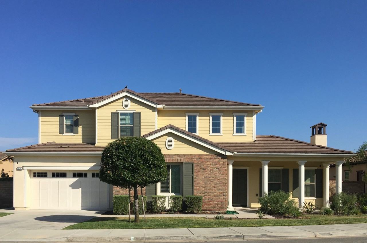 1134 Las Colinas Way