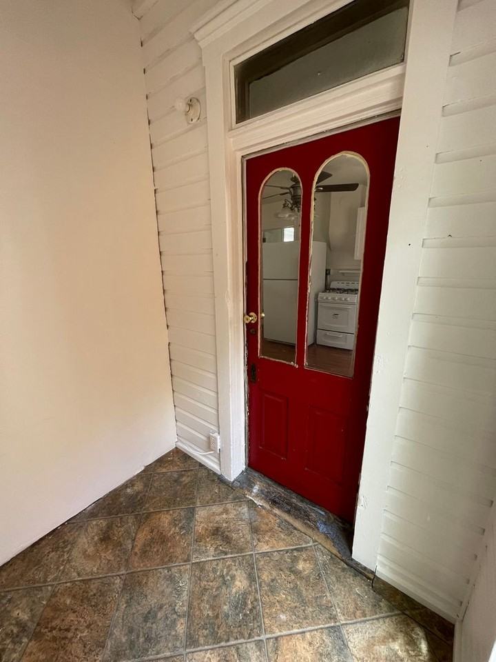 729 Blake Ave - Photo 2 of 11