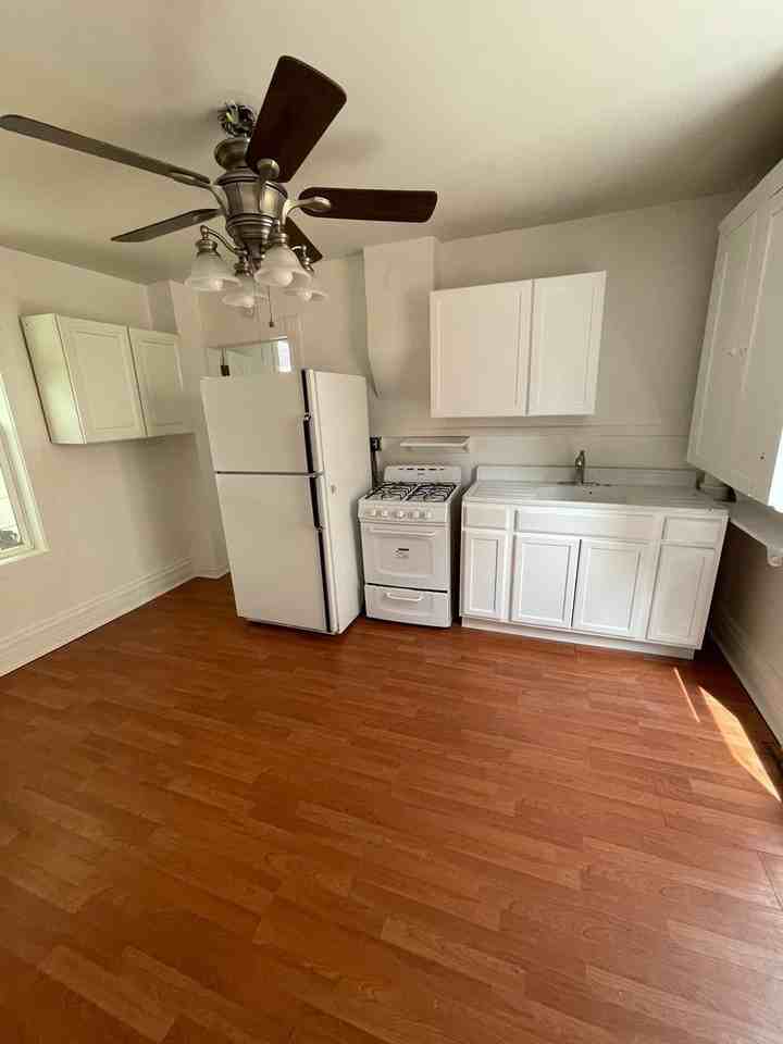 729 Blake Ave - Photo 3 of 11