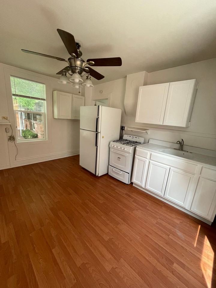 729 Blake Ave - Photo 4 of 11