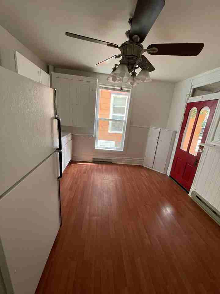 729 Blake Ave - Photo 5 of 11