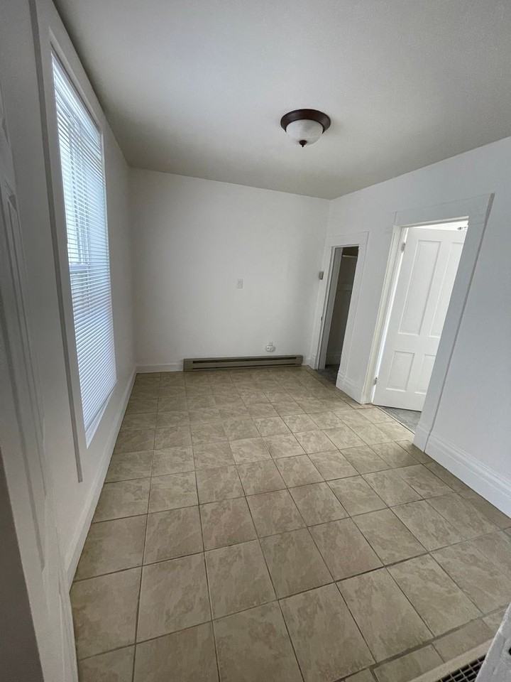 729 Blake Ave - Photo 7 of 11