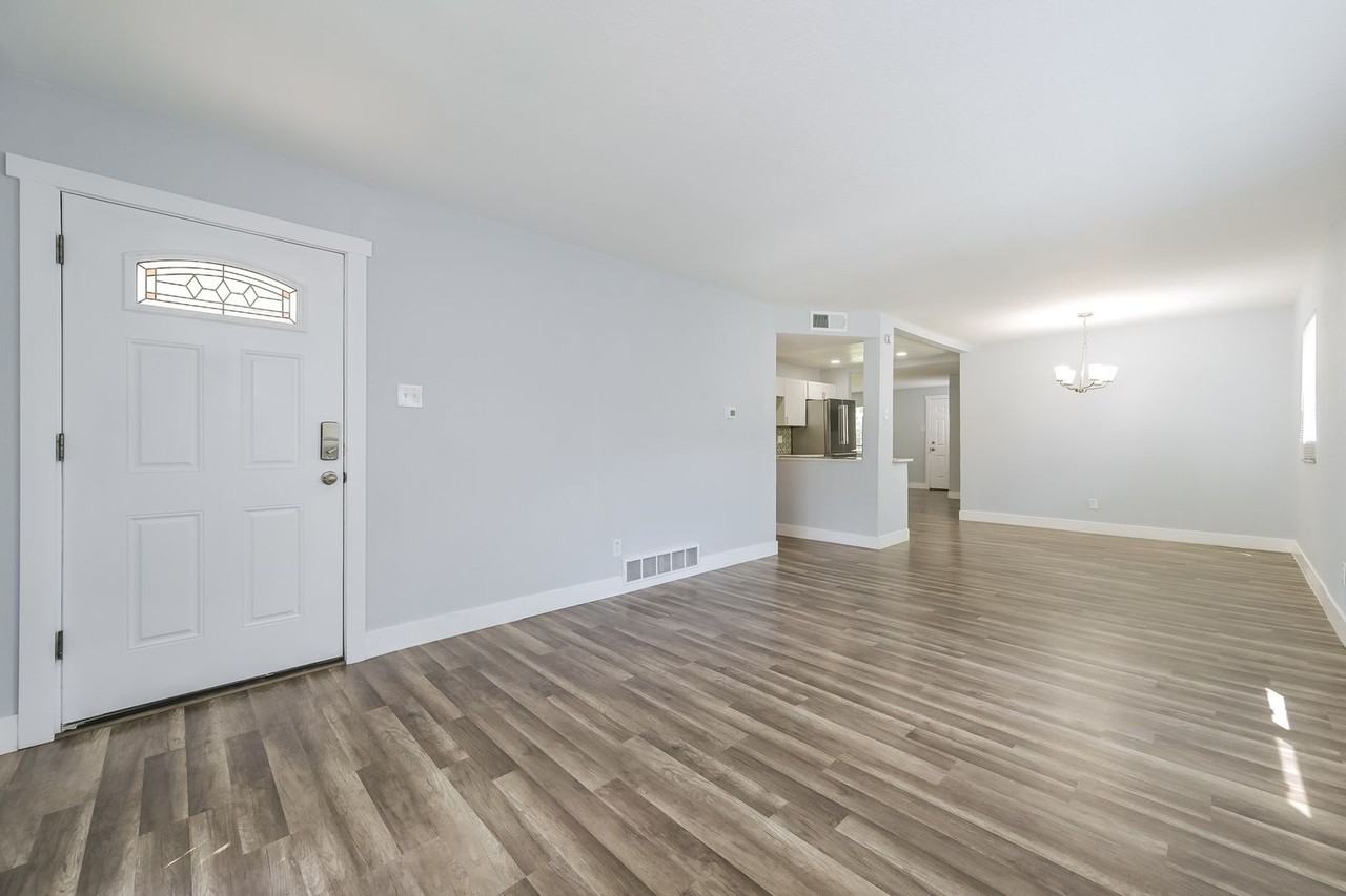 1280 Wheeling St - Photo 3 of 21