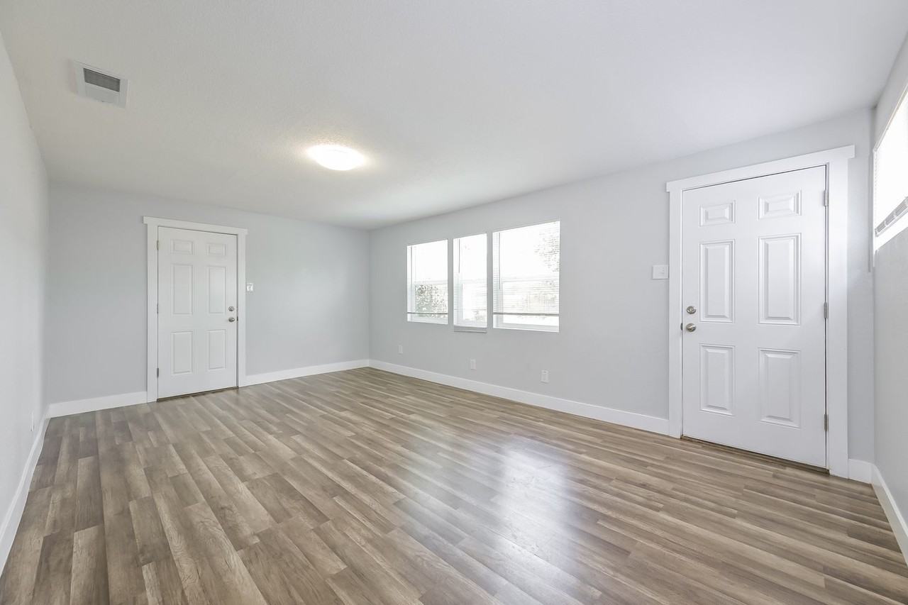 1280 Wheeling St - Photo 5 of 21