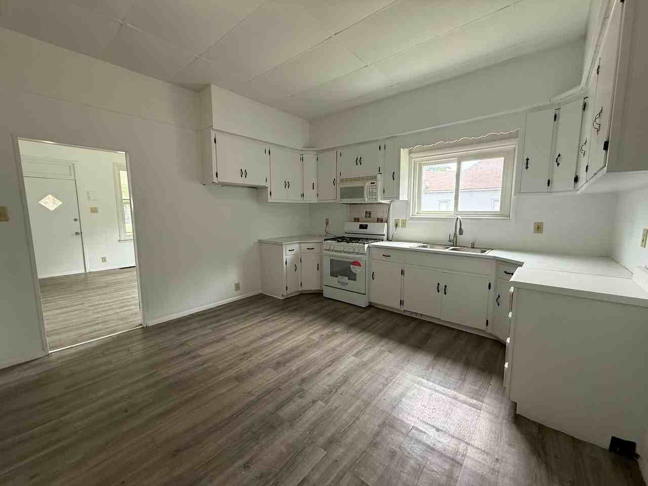 1800 W Lee St - Photo 3 of 11