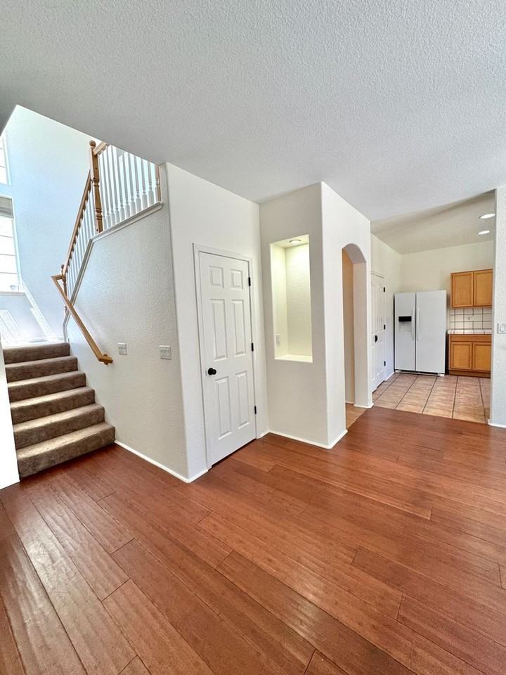 2520 Napoli Dr - Photo 3 of 24