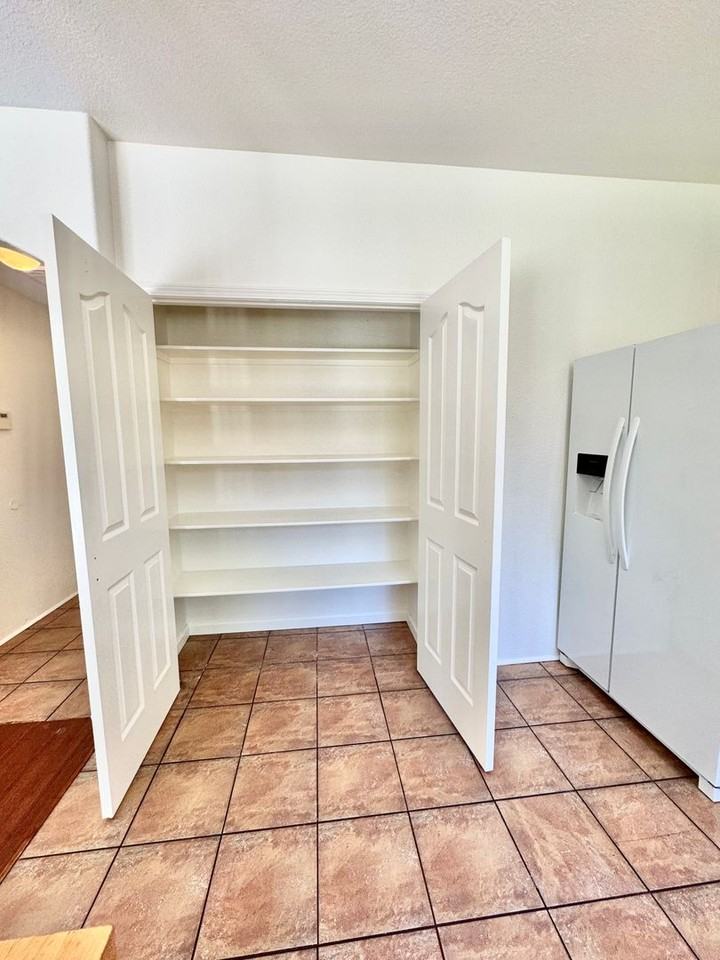 2520 Napoli Dr - Photo 5 of 24