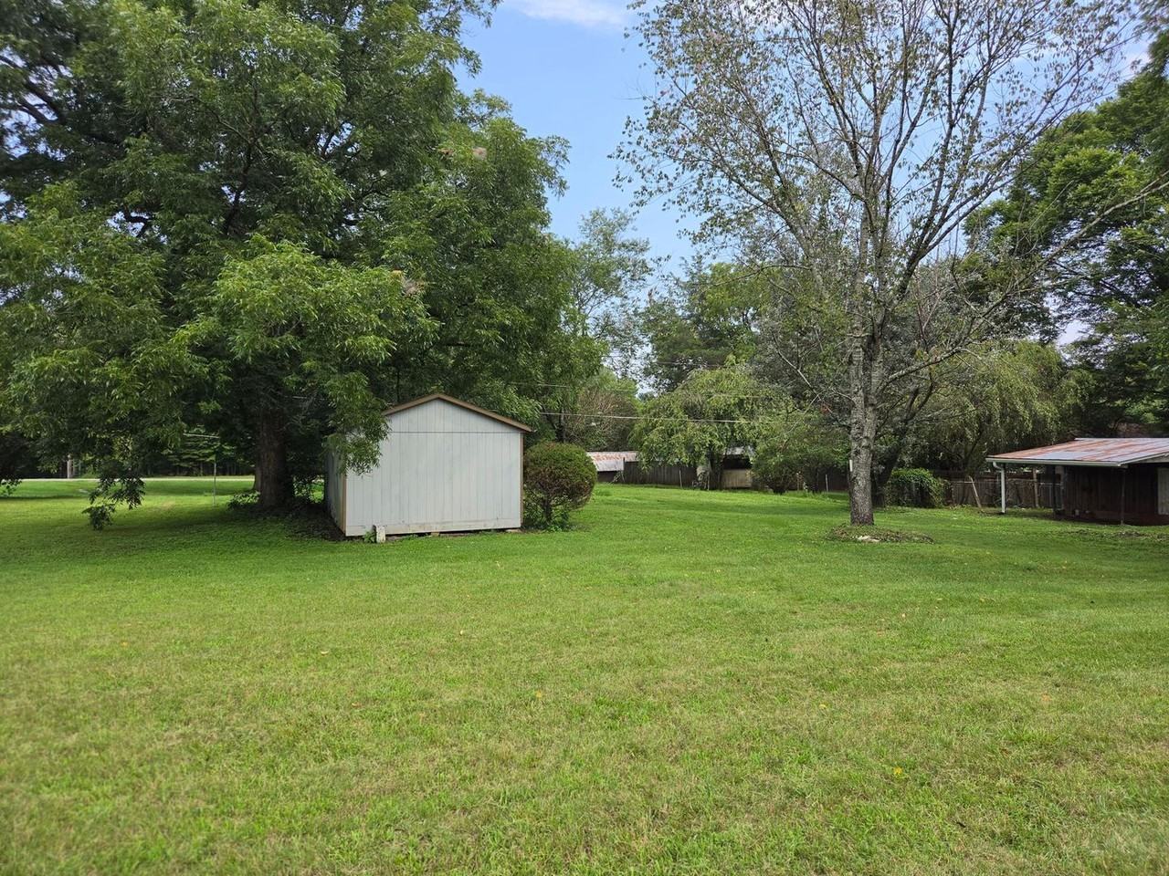 3152 S Stratford Rd - Photo 2 of 13
