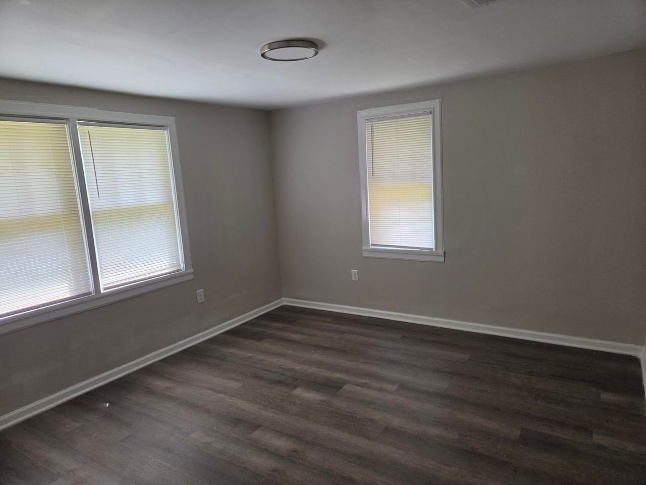 3152 S Stratford Rd - Photo 4 of 13